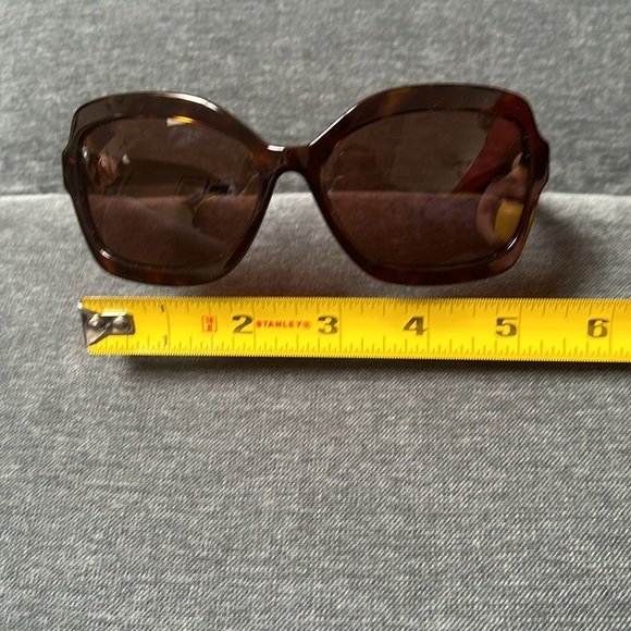 Chanel sunglasses with faux peal - Picture 11 of 12